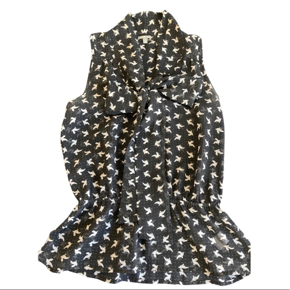 B/W Sleeveless Blouse with ribbon